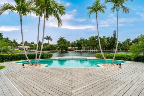 House in Fort Lauderdale, Florida 4 bedrooms, 292.64 sq.m. № 1990321 - photo 28