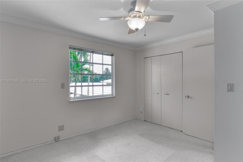 House in Fort Lauderdale, Florida 4 bedrooms, 292.64 sq.m. № 1990321 - photo 27