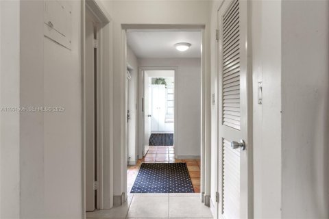 House in Fort Lauderdale, Florida 4 bedrooms, 292.64 sq.m. № 1990321 - photo 22