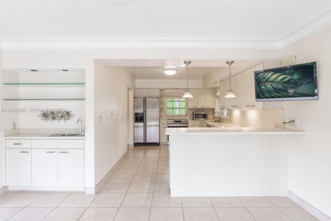 House in Fort Lauderdale, Florida 4 bedrooms, 292.64 sq.m. № 1990321 - photo 15