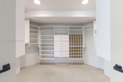 House in Fort Lauderdale, Florida 4 bedrooms, 292.64 sq.m. № 1990321 - photo 18