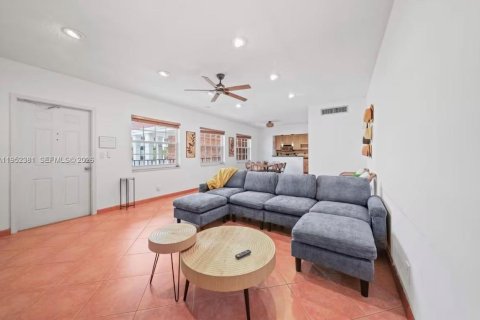 Copropriété à louer à Fort Lauderdale, Floride: 2 chambres, 112.32 m2 № 2153187 - photo 3