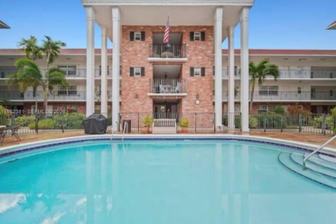 Copropriété à louer à Fort Lauderdale, Floride: 2 chambres, 112.32 m2 № 2153187 - photo 2