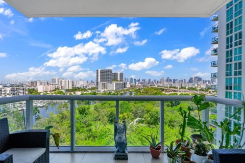 Condo in Miami, Florida, 2 bedrooms  № 1859978 - photo 25