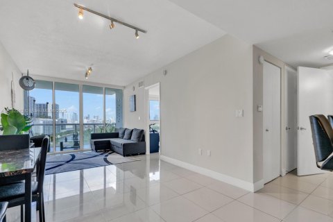 Condo in Miami, Florida, 2 bedrooms  № 1859978 - photo 19
