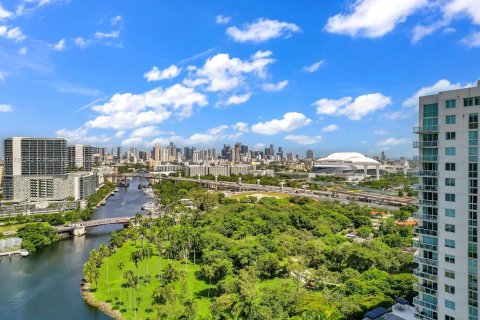 Condo in Miami, Florida, 2 bedrooms  № 1859978 - photo 5