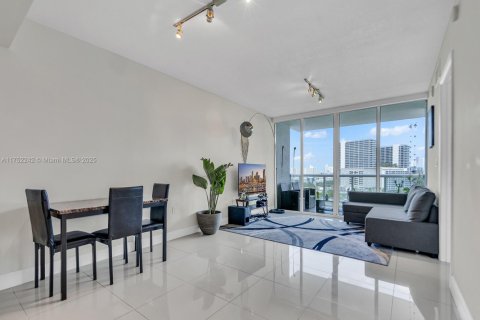 Condo in Miami, Florida, 2 bedrooms  № 1859978 - photo 20
