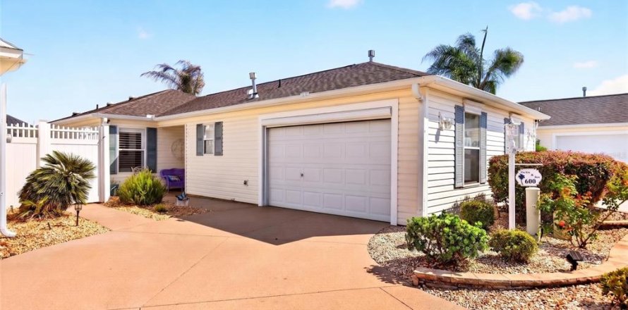 Casa en The Villages, Florida 3 dormitorios, 129.78 m2 № 2220692