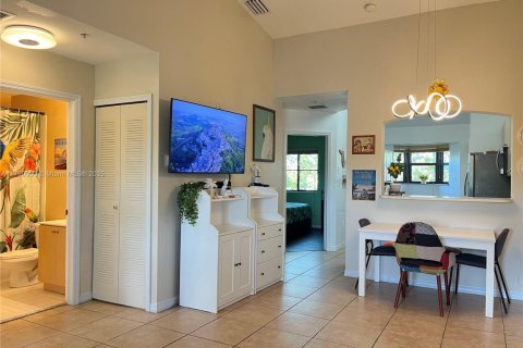 Condo in Cutler Bay, Florida, 2 bedrooms  № 1699654 - photo 2