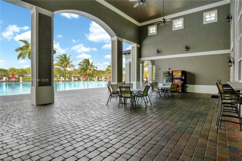 Condo in Cutler Bay, Florida, 2 bedrooms  № 1699654 - photo 18