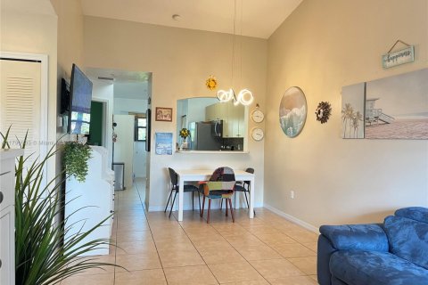 Condo in Cutler Bay, Florida, 2 bedrooms  № 1699654 - photo 1