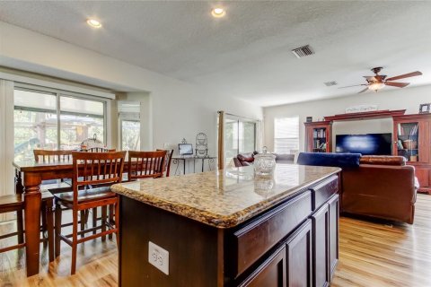 Villa ou maison à vendre à Wesley Chapel, Floride: 4 chambres, 222.22 m2 № 1591643 - photo 14