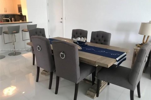 Condo in Miami Beach, Florida, 2 bedrooms  № 1756905 - photo 7
