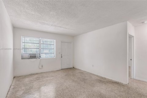 Commercial property in Miami, Florida 143.07 sq.m. № 1998065 - photo 21