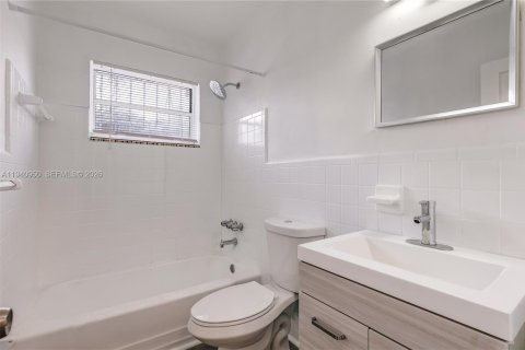 Commercial property in Miami, Florida 143.07 sq.m. № 1998065 - photo 27