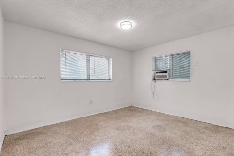 Commercial property in Miami, Florida 143.07 sq.m. № 1998065 - photo 25