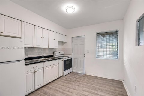 Commercial property in Miami, Florida 143.07 sq.m. № 1998065 - photo 22