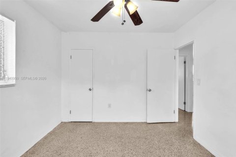 Commercial property in Miami, Florida 143.07 sq.m. № 1998065 - photo 14