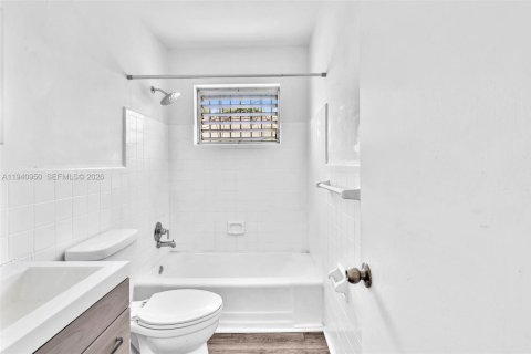 Commercial property in Miami, Florida 143.07 sq.m. № 1998065 - photo 15