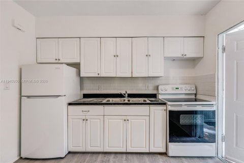 Commercial property in Miami, Florida 143.07 sq.m. № 1998065 - photo 23