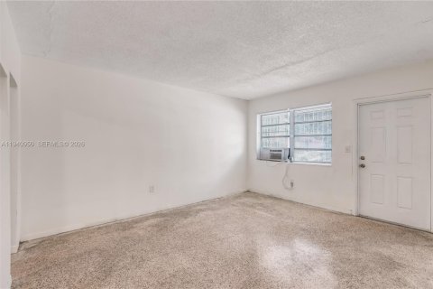 Commercial property in Miami, Florida 143.07 sq.m. № 1998065 - photo 20