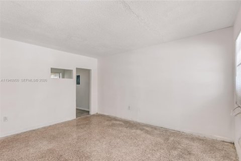 Commercial property in Miami, Florida 143.07 sq.m. № 1998065 - photo 19