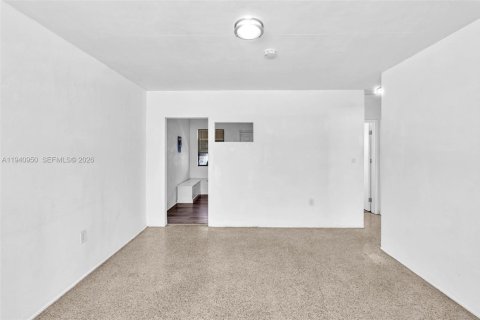 Commercial property in Miami, Florida 143.07 sq.m. № 1998065 - photo 5