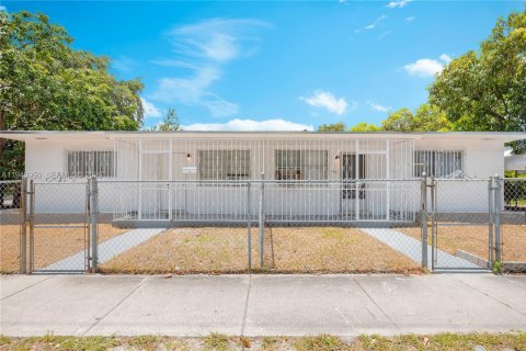 Commercial property in Miami, Florida 143.07 sq.m. № 1998065 - photo 2