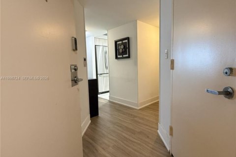 Снять в аренду кондоминиум в Майами, Флорида 1 спальня, 106.65м2, № 2046533 - фото 4