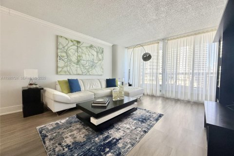 Снять в аренду кондоминиум в Майами, Флорида 1 спальня, 106.65м2, № 2046533 - фото 10