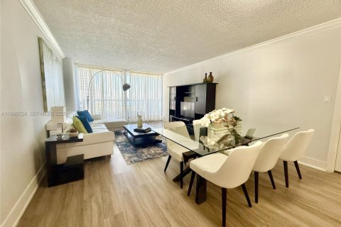 Снять в аренду кондоминиум в Майами, Флорида 1 спальня, 106.65м2, № 2046533 - фото 9