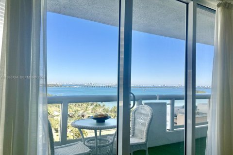 Снять в аренду кондоминиум в Майами, Флорида 1 спальня, 106.65м2, № 2046533 - фото 3