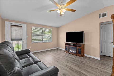 House in Sarasota, Florida 2 bedrooms, 67.63 sq.m. № 2225621 - photo 4