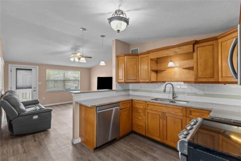 House in Sarasota, Florida 2 bedrooms, 67.63 sq.m. № 2225621 - photo 10