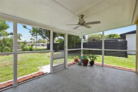 House in Sarasota, Florida 2 bedrooms, 67.63 sq.m. № 2225621 - photo 18
