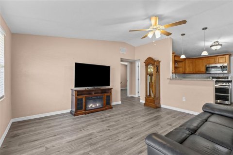 House in Sarasota, Florida 2 bedrooms, 67.63 sq.m. № 2225621 - photo 3