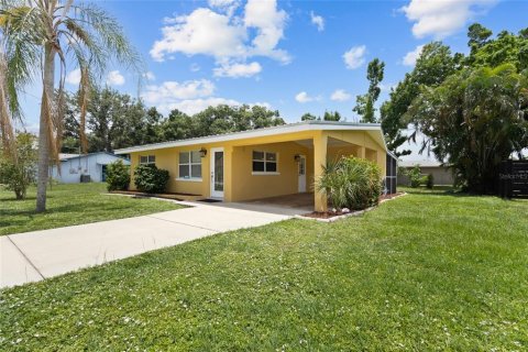 House in Sarasota, Florida 2 bedrooms, 67.63 sq.m. № 2225621 - photo 2