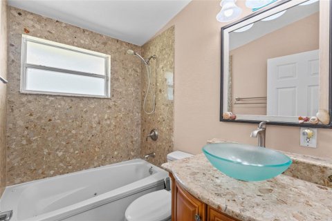 House in Sarasota, Florida 2 bedrooms, 67.63 sq.m. № 2225621 - photo 11