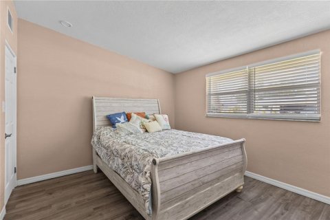 House in Sarasota, Florida 2 bedrooms, 67.63 sq.m. № 2225621 - photo 15
