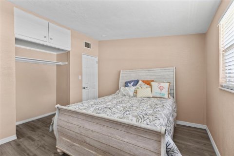 House in Sarasota, Florida 2 bedrooms, 67.63 sq.m. № 2225621 - photo 16
