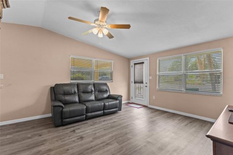 House in Sarasota, Florida 2 bedrooms, 67.63 sq.m. № 2225621 - photo 5