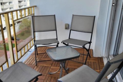 Condo in Miami Beach, Florida, 1 bedroom  № 1994935 - photo 11