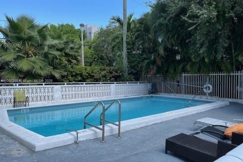 Condo in Miami Beach, Florida, 1 bedroom  № 1994935 - photo 2