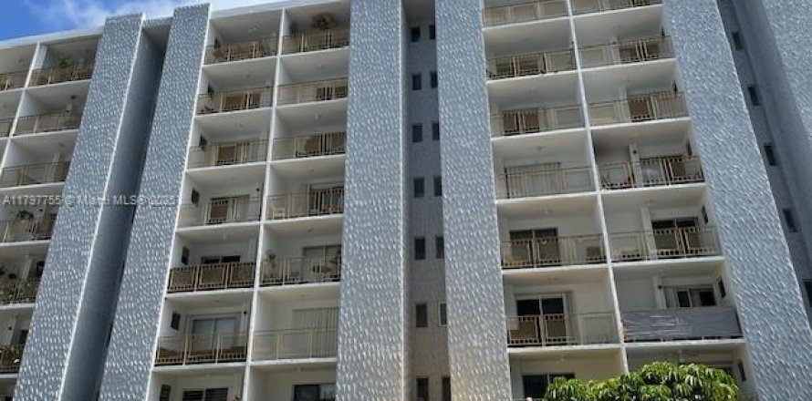 Condo in Miami Beach, Florida, 1 bedroom  № 1994935