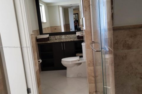 Condo in Miami Beach, Florida, 1 bedroom  № 1994935 - photo 9