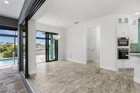 Casa en venta en Port Charlotte, Florida, 3 dormitorios, 191.01 m2 № 1916207 - foto 10