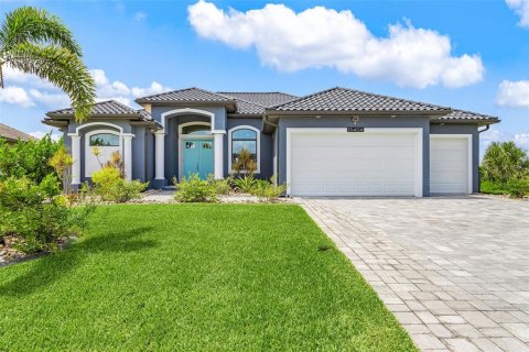 Casa en venta en Port Charlotte, Florida, 3 dormitorios, 191.01 m2 № 1916207 - foto 1