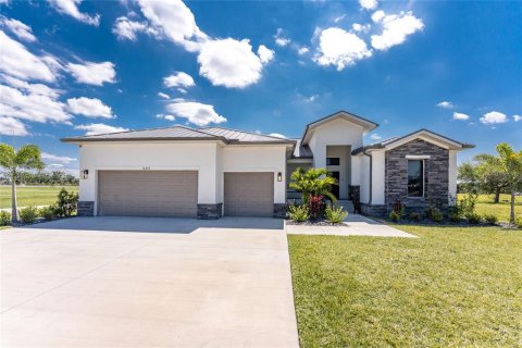 House in Punta Gorda, Florida 4 bedrooms, 218.41 sq.m. № 1851151 - photo 1