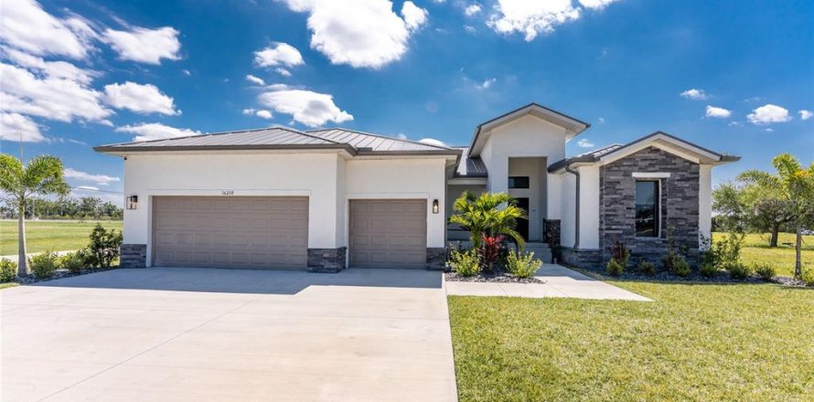 House in Punta Gorda, Florida 4 bedrooms, 218.41 sq.m. № 1851151
