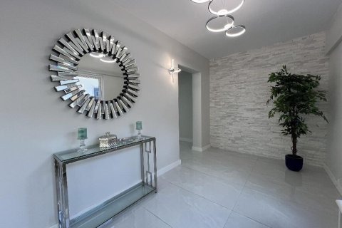 House in Hollywood, Florida 3 bedrooms, 221.48 sq.m. № 2179736 - photo 3